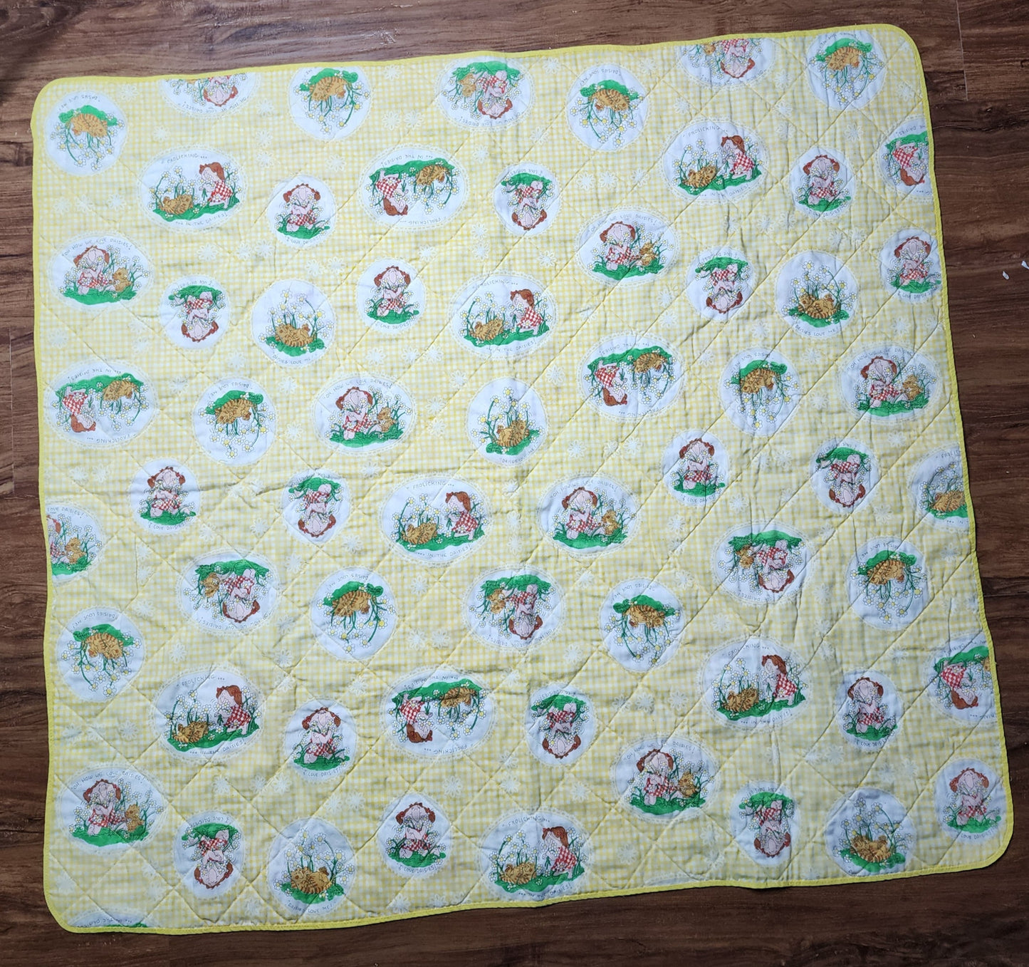 Vintage Patchwork Hand made Quilt Daisy Pattern