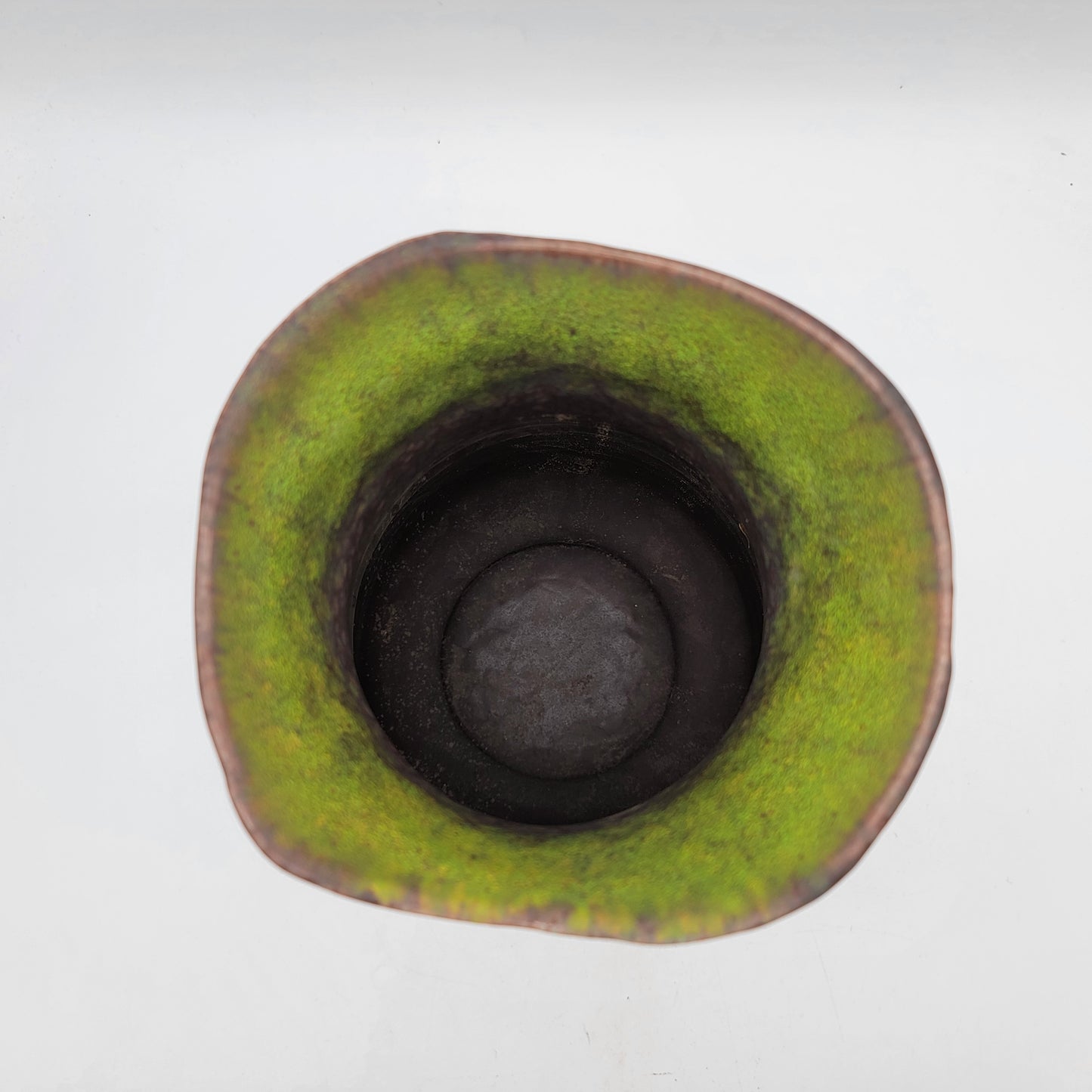 Royal Haeger 1970s Modern Deco Art Pottery Lime Peel Green Lava Glaze Vase 4207