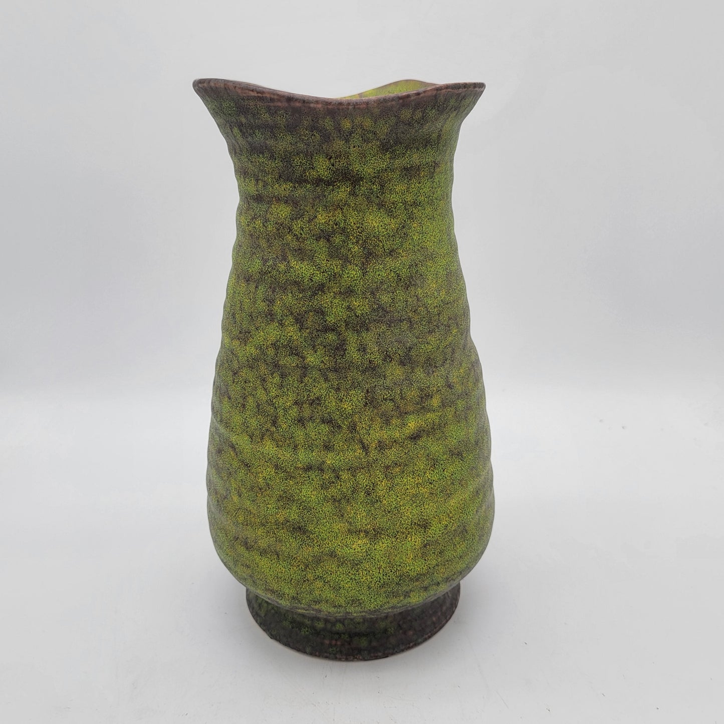Royal Haeger 1970s Modern Deco Art Pottery Lime Peel Green Lava Glaze Vase 4207