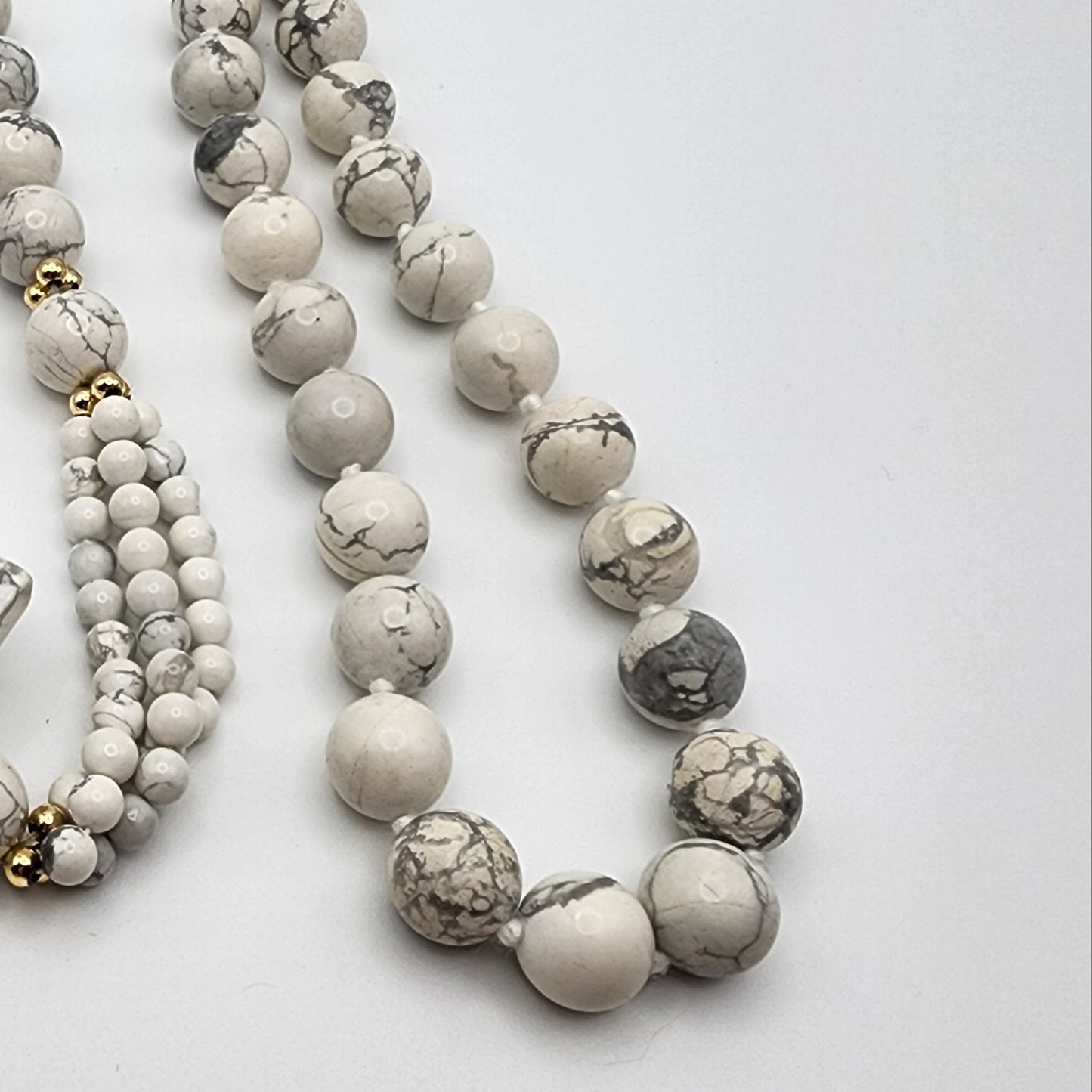 Vintage White Howlite Elephant Necklace