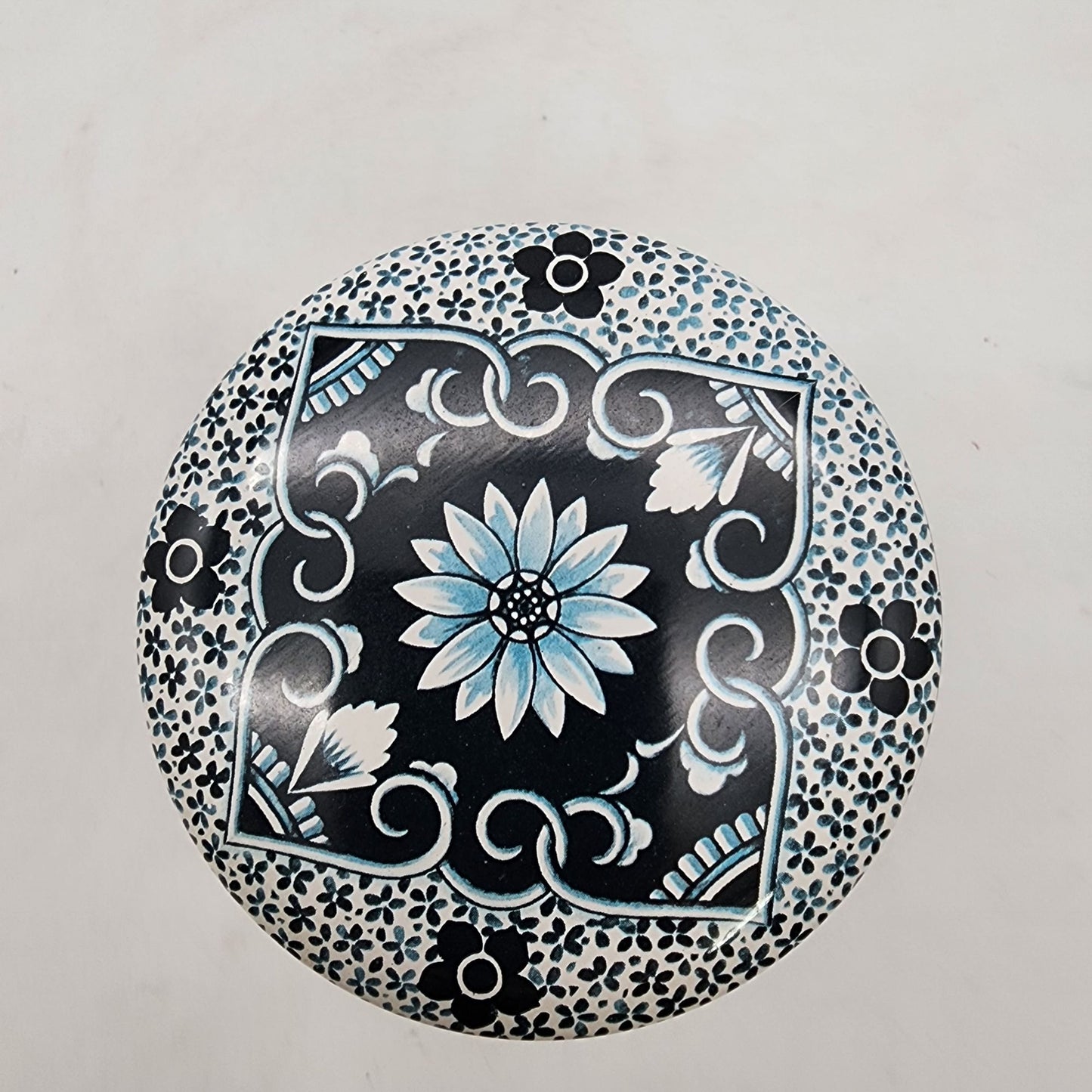 Daher England Vintage Cylinder Tin Tea Box With Lid Dark Blue Floral Design