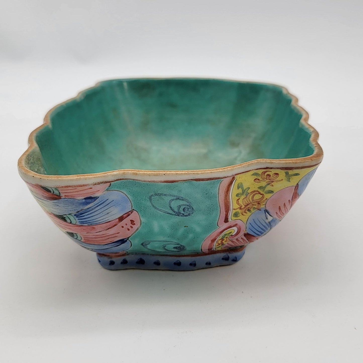Antique Chinese Guangxu Period Famille Rose Moth Bowl