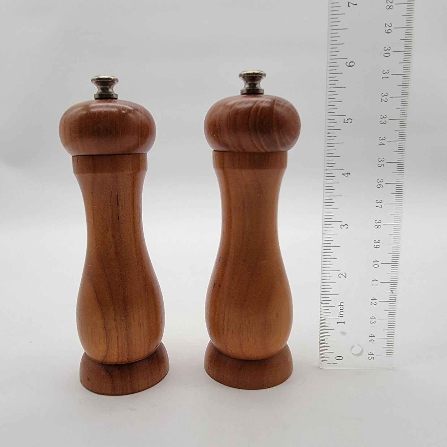 Vintage 1982 Peter Piper Wooden Salt & Pepper Mill Set