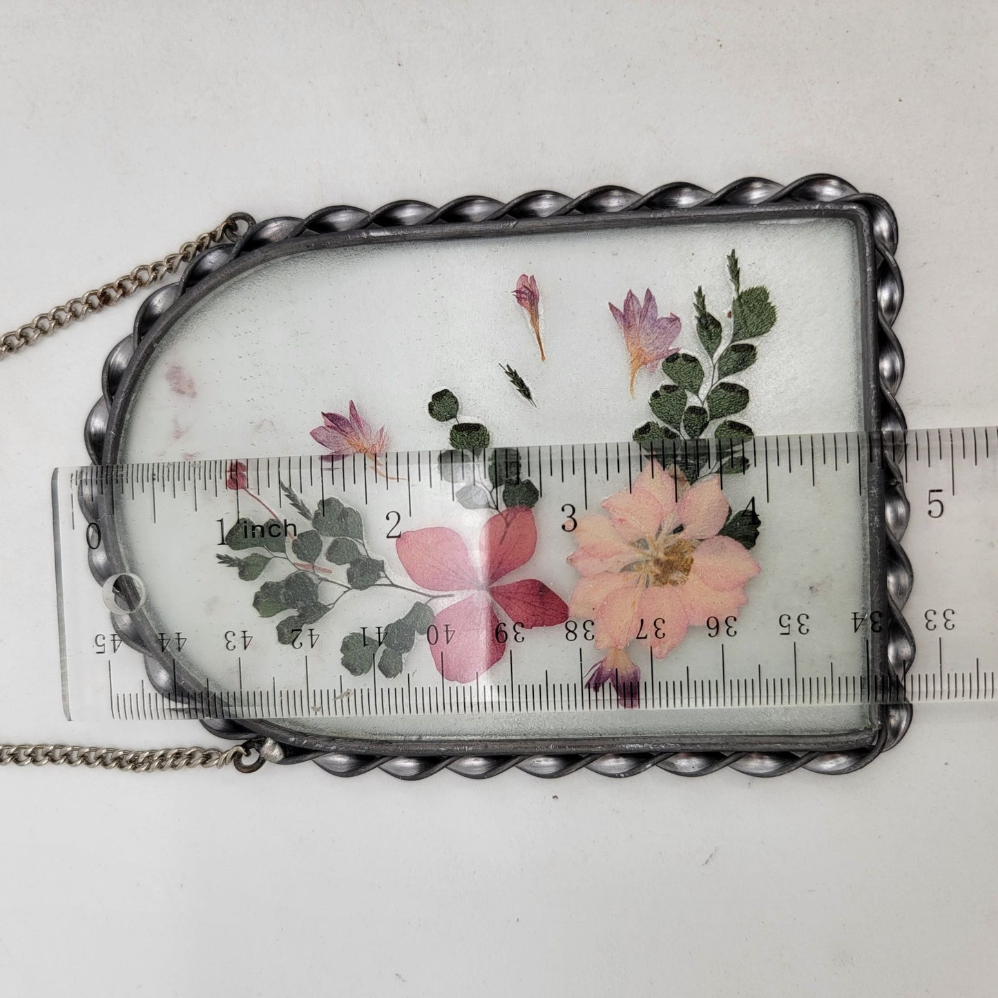 Vintage Pressed Flowers Glass Suncatcher Wall Hanging With Chain - Lt. Pink & Purple