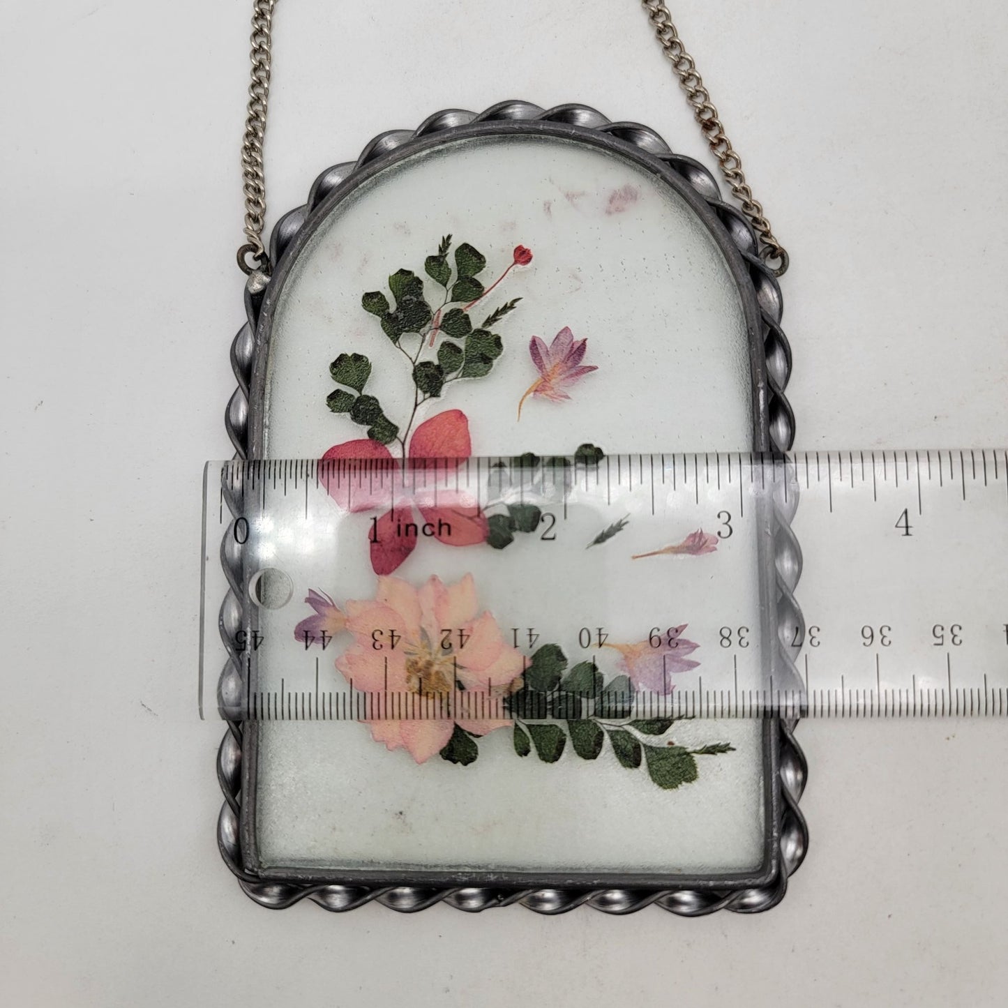 Vintage Pressed Flowers Glass Suncatcher Wall Hanging With Chain - Lt. Pink & Purple