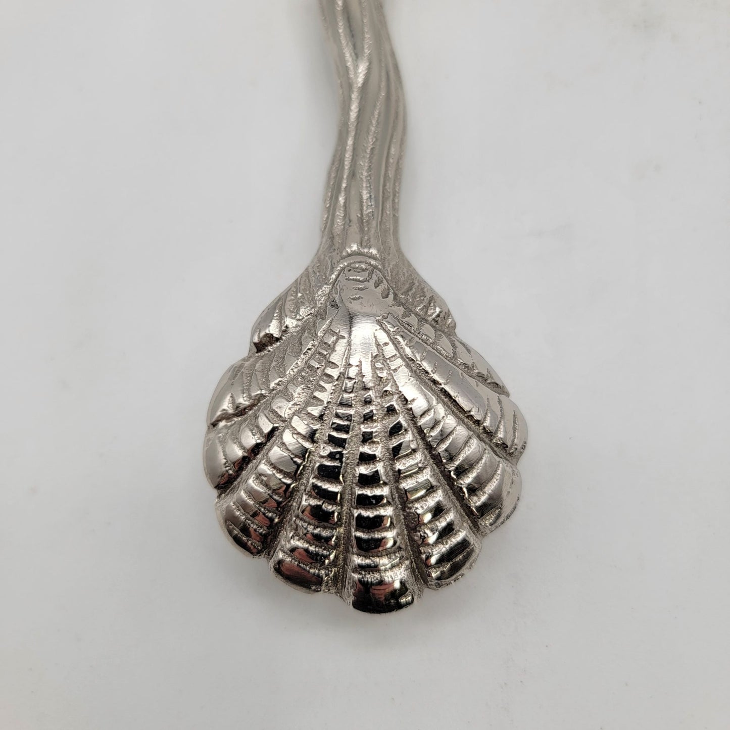 Silver Tone Scallop Shell Handle Magnifying Glass