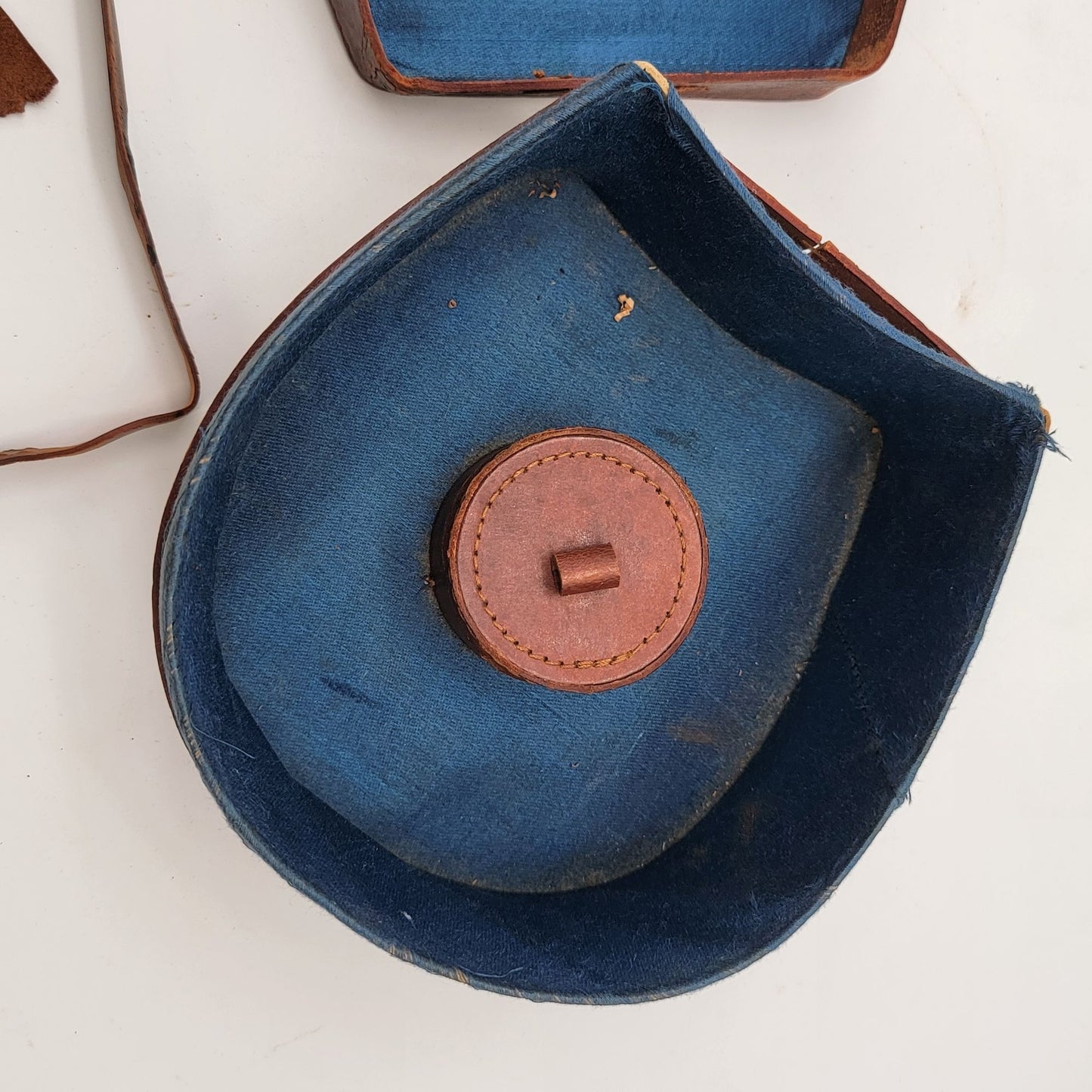 Antique Edwardian Antique Leather Collar Box