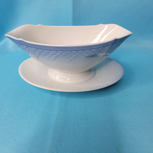 Bing and Grondahl Copenhagen Porcelain Seagull Sauce Boat with Attached Underplate