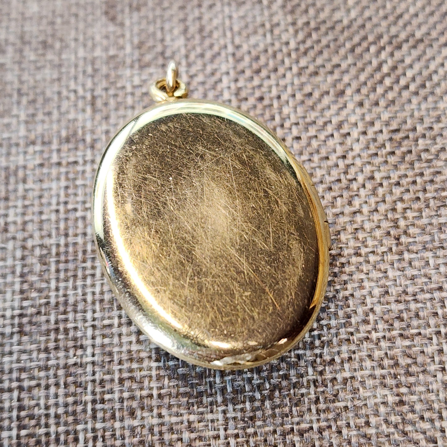 10Kt Gold Cameo Locket