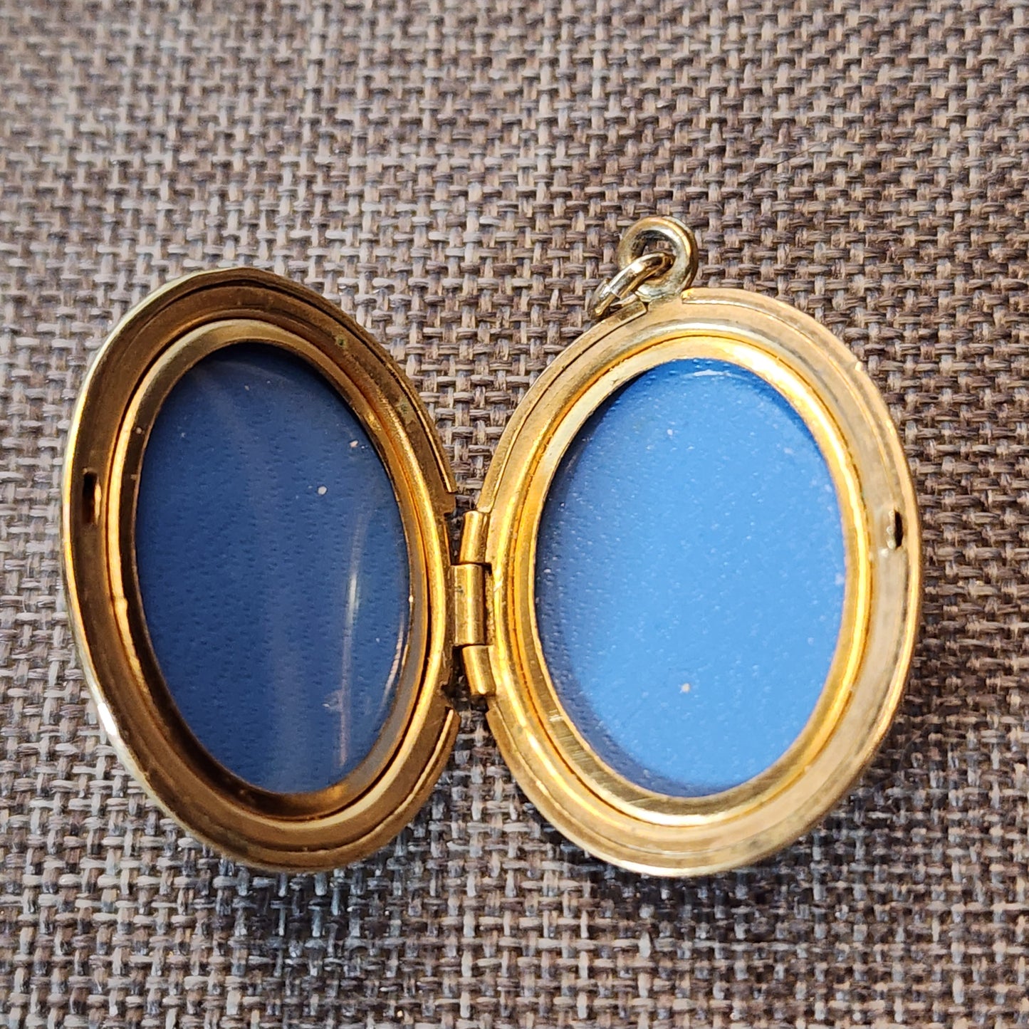 10Kt Gold Cameo Locket