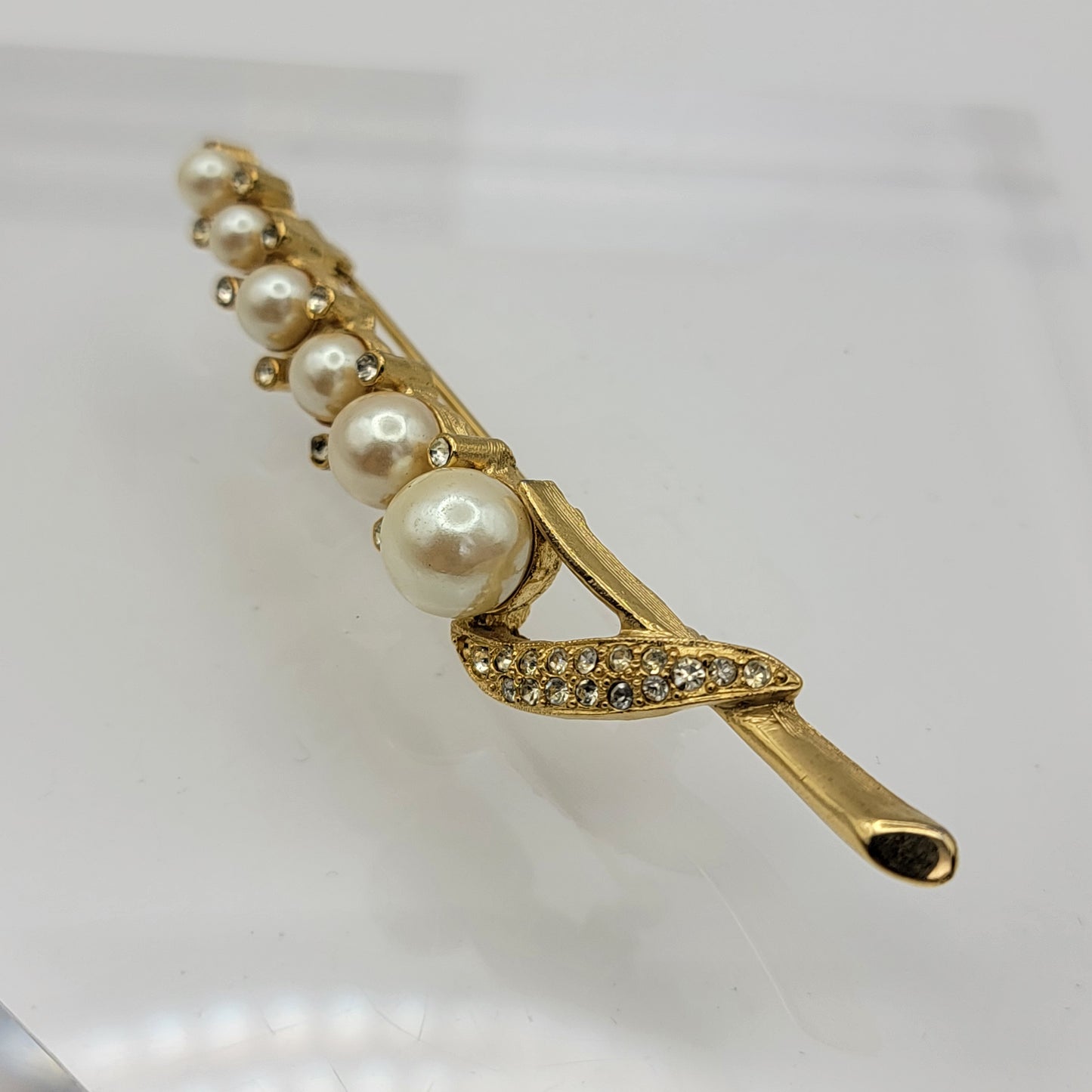 Richelieu Faux Pearl brooch