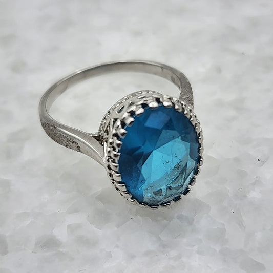 925 Sterling Ring with Blue Rhinestone Size 7.75