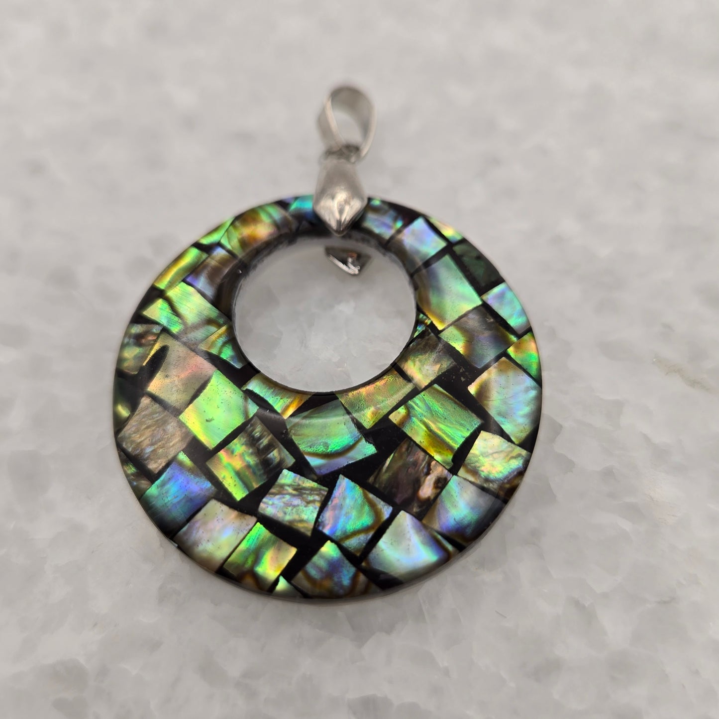 18KGP Abalone Pendant Round