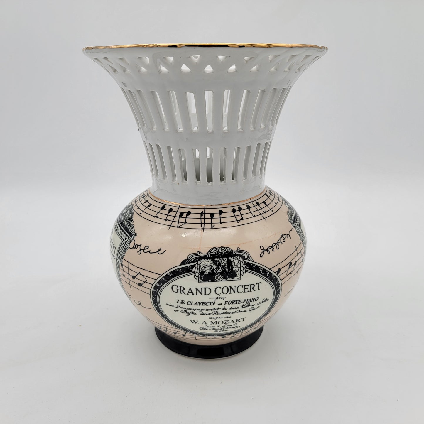 Formalities Grand Concert Vase