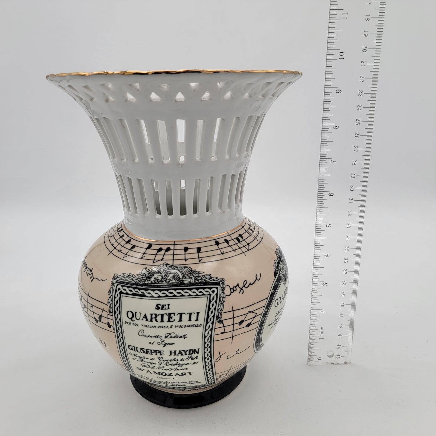 Formalities Grand Concert Vase