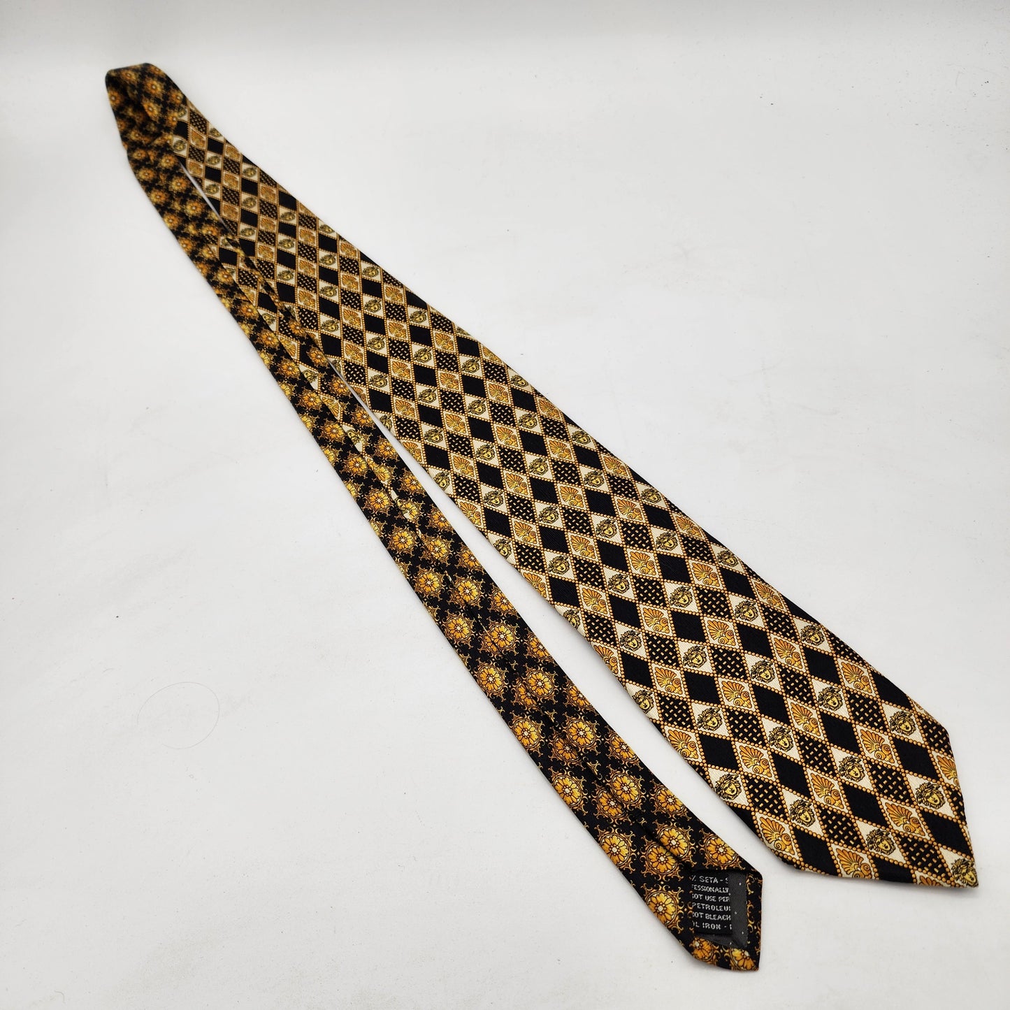 Gianni Versace 100% Silk Tie All Over Gold Black Diamond