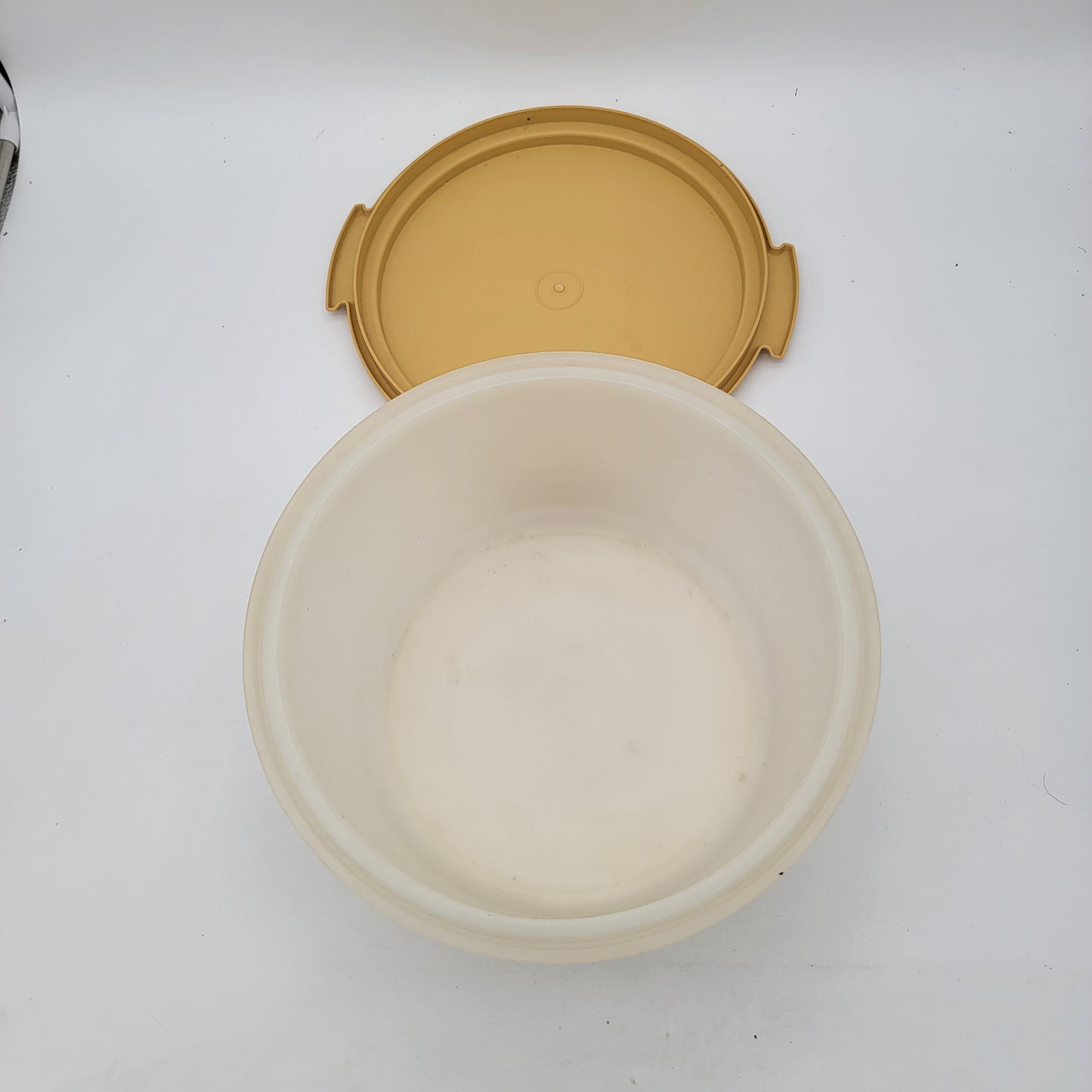 Vintage Tupperware Cake Keeper