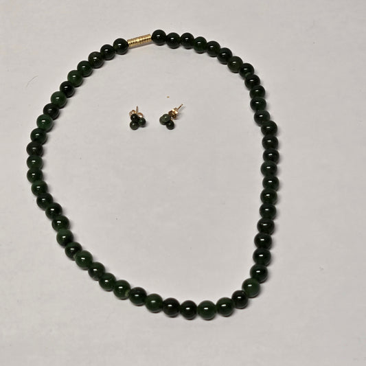 Green Jade? Necklace Earrings