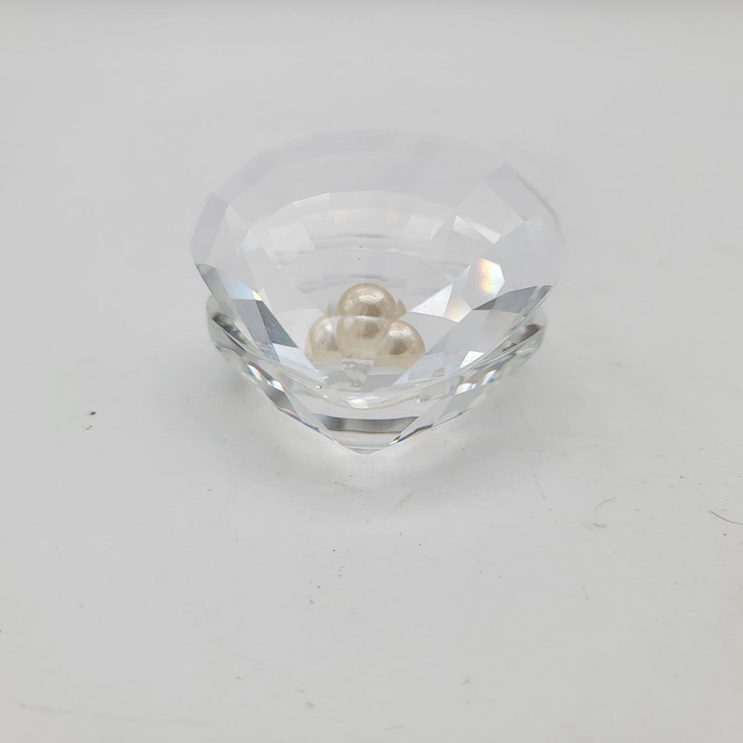 Swarovski Crystal Clam Shell with Pearl