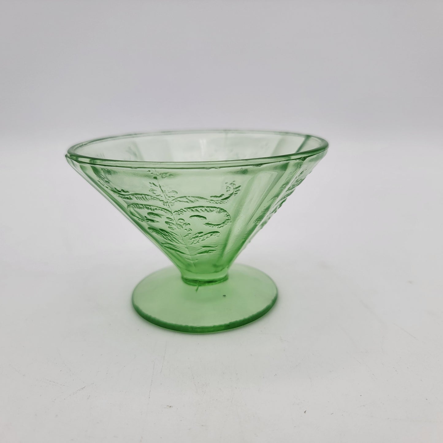 Set of 4 Federal Uranium Glass Sherbets Madrid Pattern