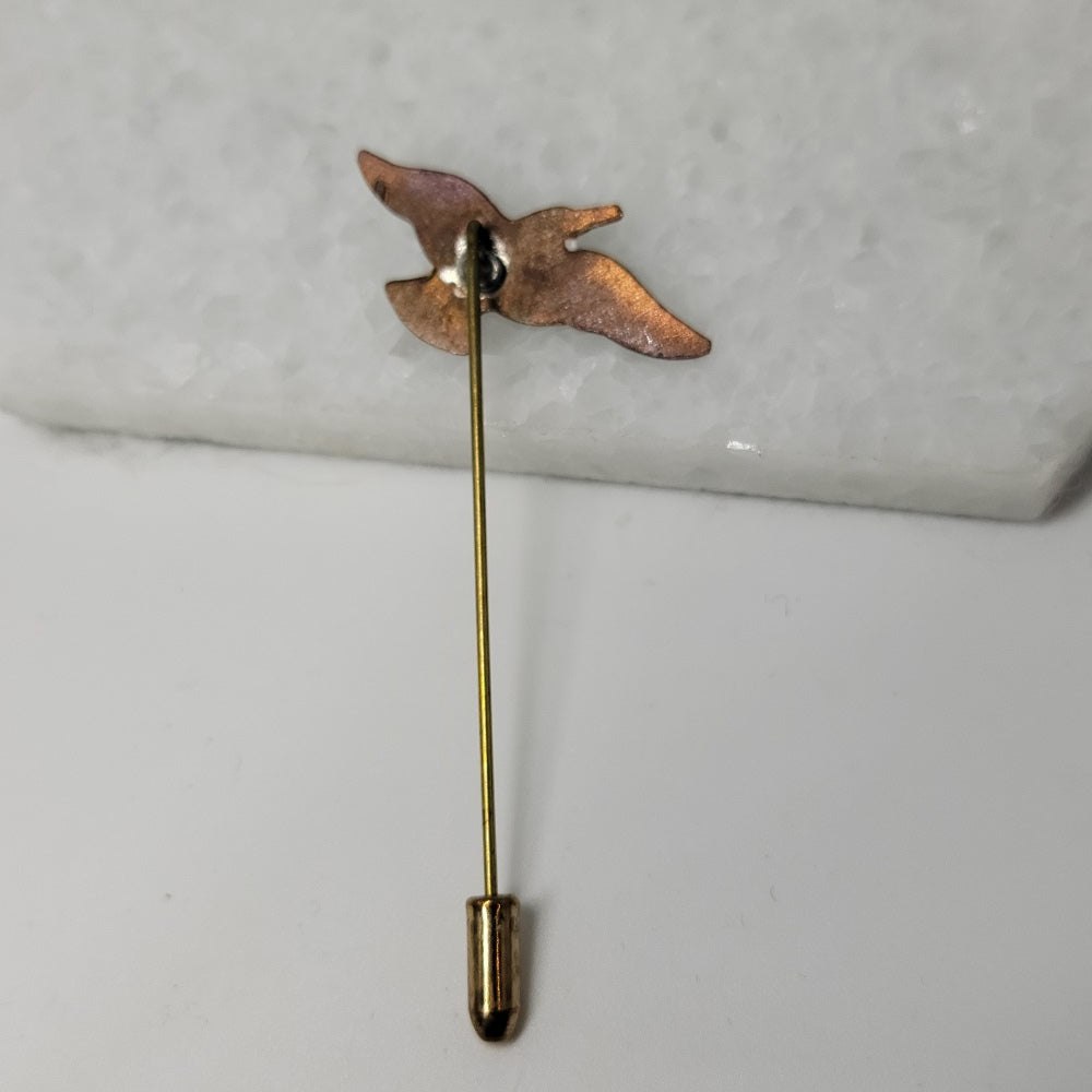 Enamelled Seagfull in Flight Stick Pin