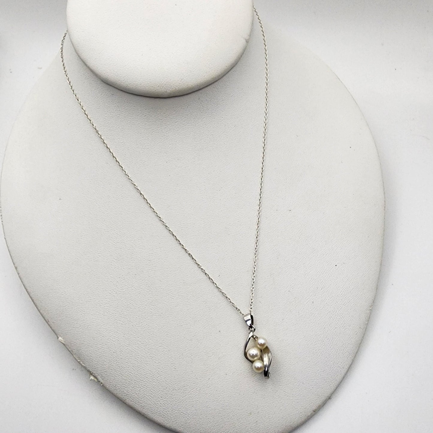 Vintage Dainty 925 Sterling Necklace with Pearl Cluster