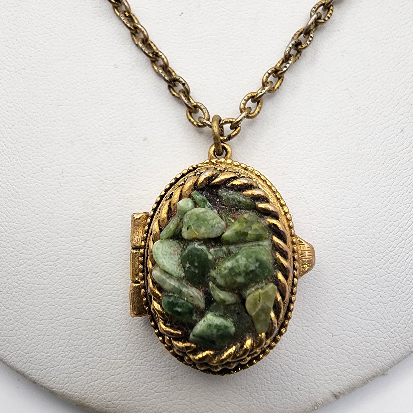 Vintage PERI genuine Jade Chip Solid Perfume Locket Necklace 18"