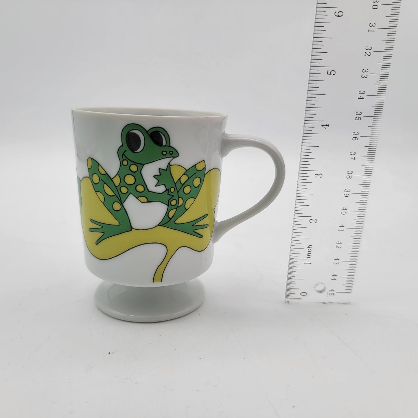 Set of 4 Vintage Frog Footed Mugs on Holder