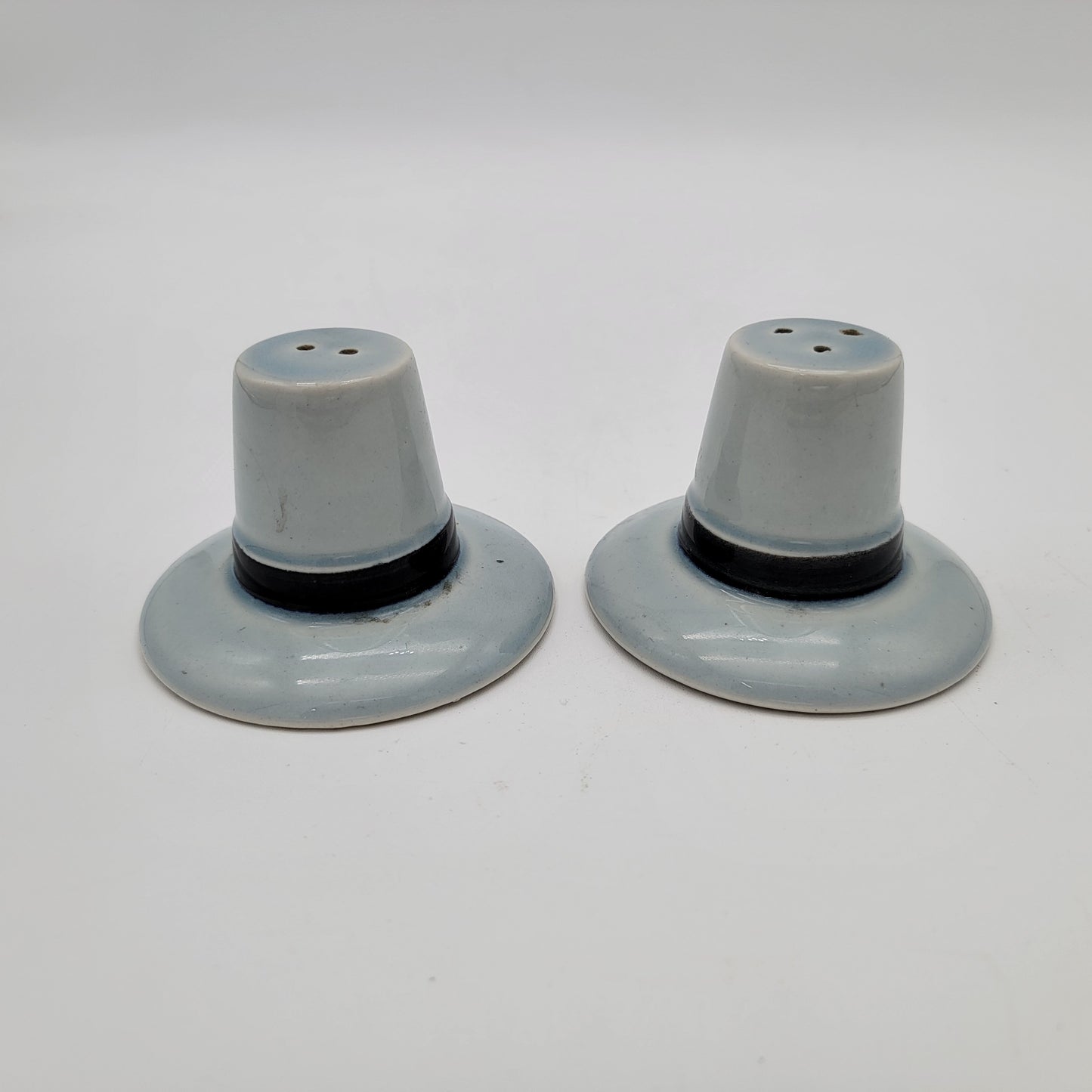 Vintage Pilgrim Hat Salt and Pepper Shakers