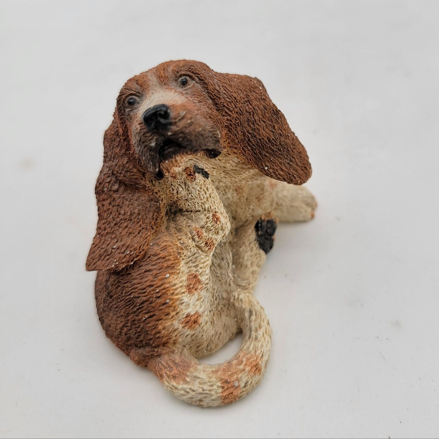 Sandicast Scratching Basset Hound Dog Figurine