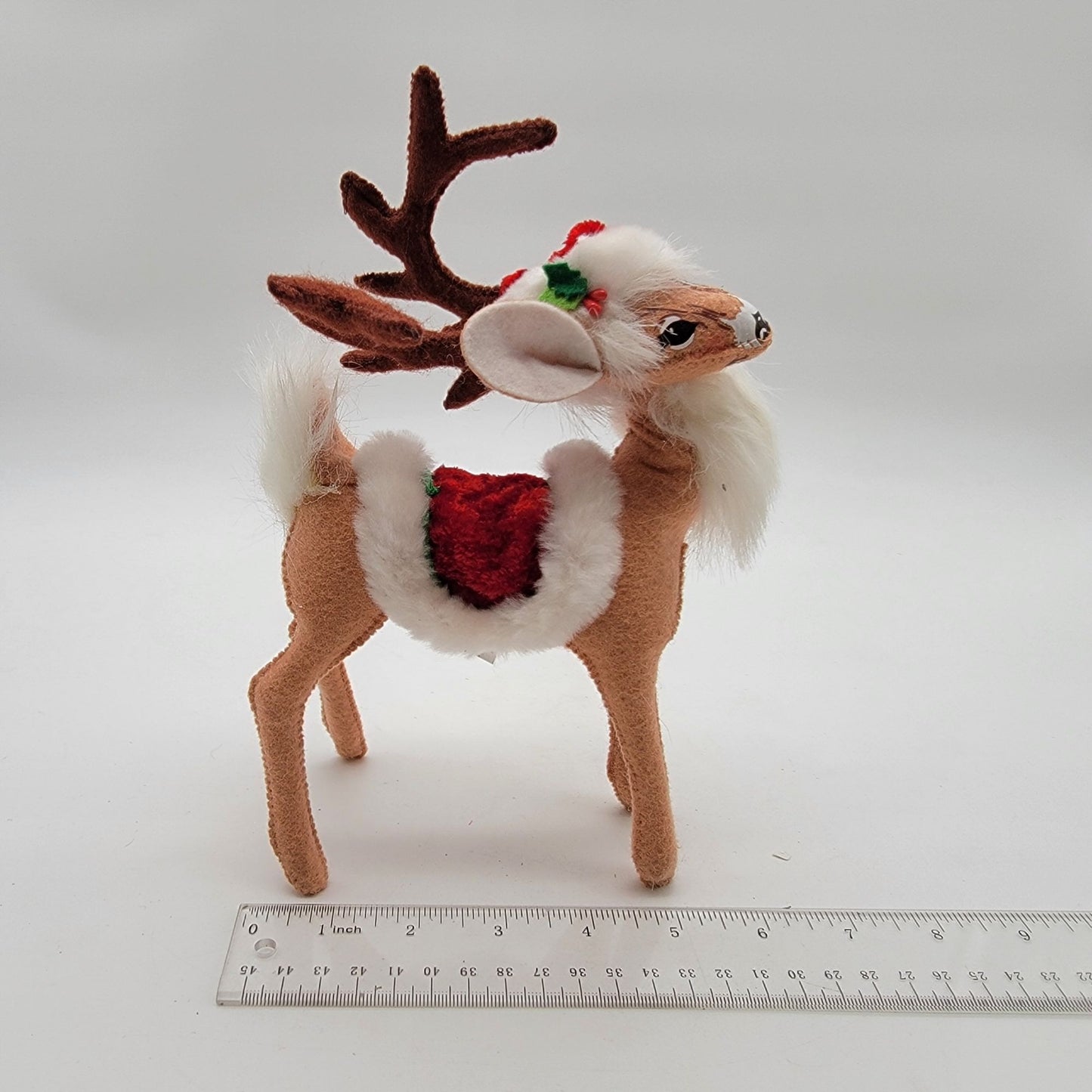 2012 Annalee Cozy Christmas Reindeer 9" Doll With Santa Hat