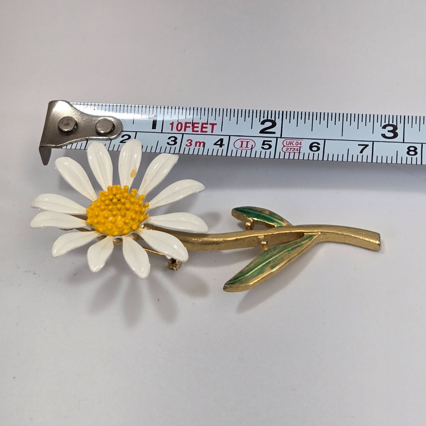 Vintage 1960s White Enamel Daisy Flower Brooch