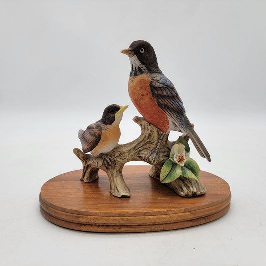 Vintage Lefton Hand Painted Robin Bird Figurine On Wooden Base - KW 7456