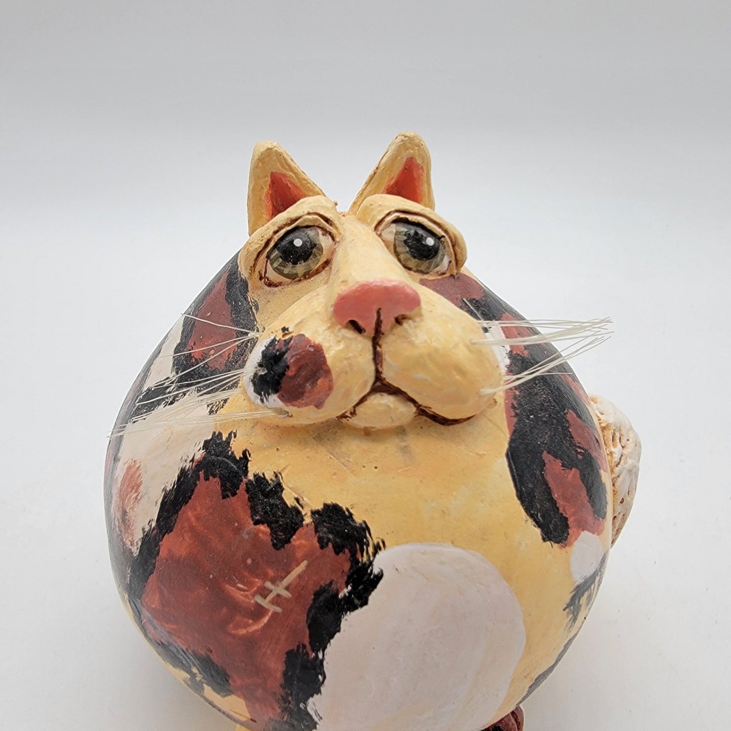 Vintage Vicki Thomas Calico Cat Figurine