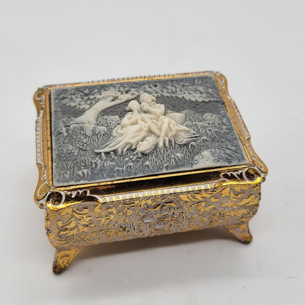 Sankyo Jasperware Courting Couple Music Box Gold Tone Plays Music Box Dancer