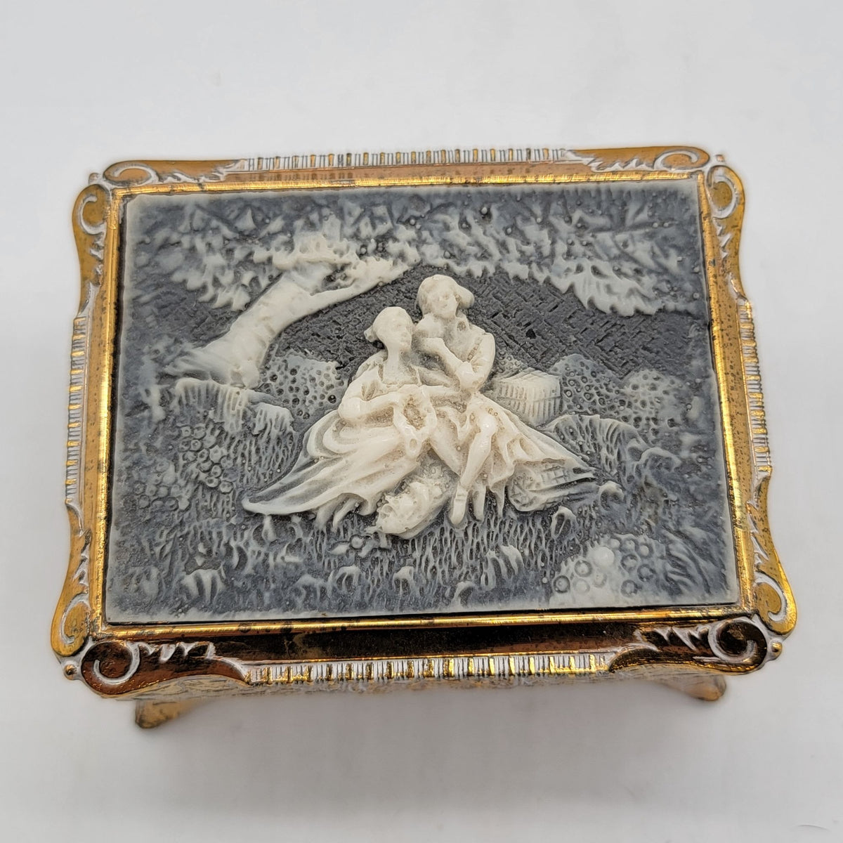 Sankyo Jasperware Courting Couple Music Box Gold Tone Plays Music Box Dancer