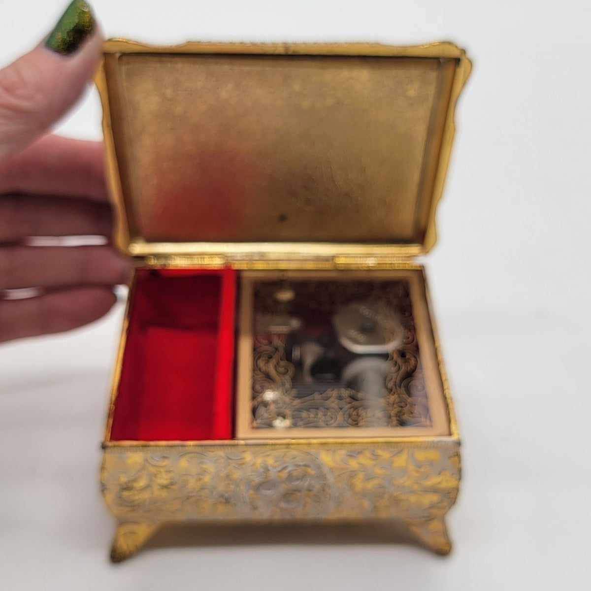 Sankyo Jasperware Courting Couple Music Box Gold Tone Plays Music Box Dancer