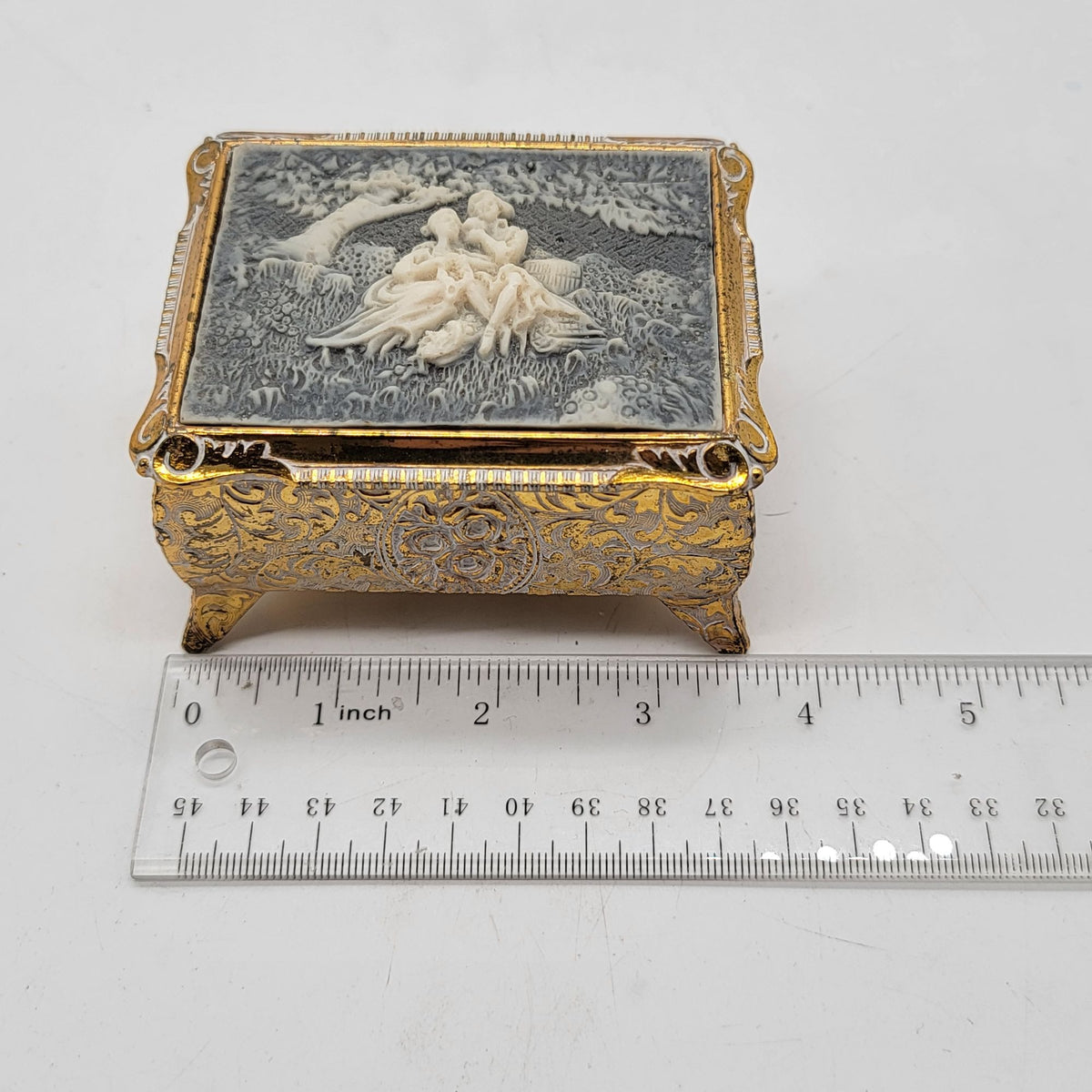 Sankyo Jasperware Courting Couple Music Box Gold Tone Plays Music Box Dancer