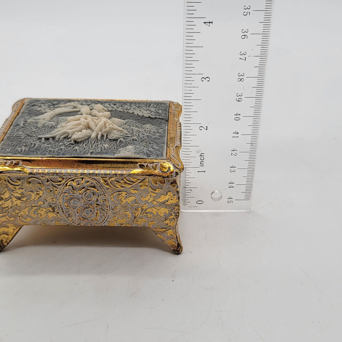 Sankyo Jasperware Courting Couple Music Box Gold Tone Plays Music Box Dancer