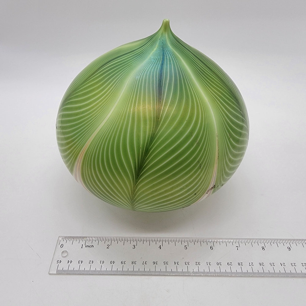 1970s Lundberg Studios Pulled Feather Art Glass Lamp Shade Signed
