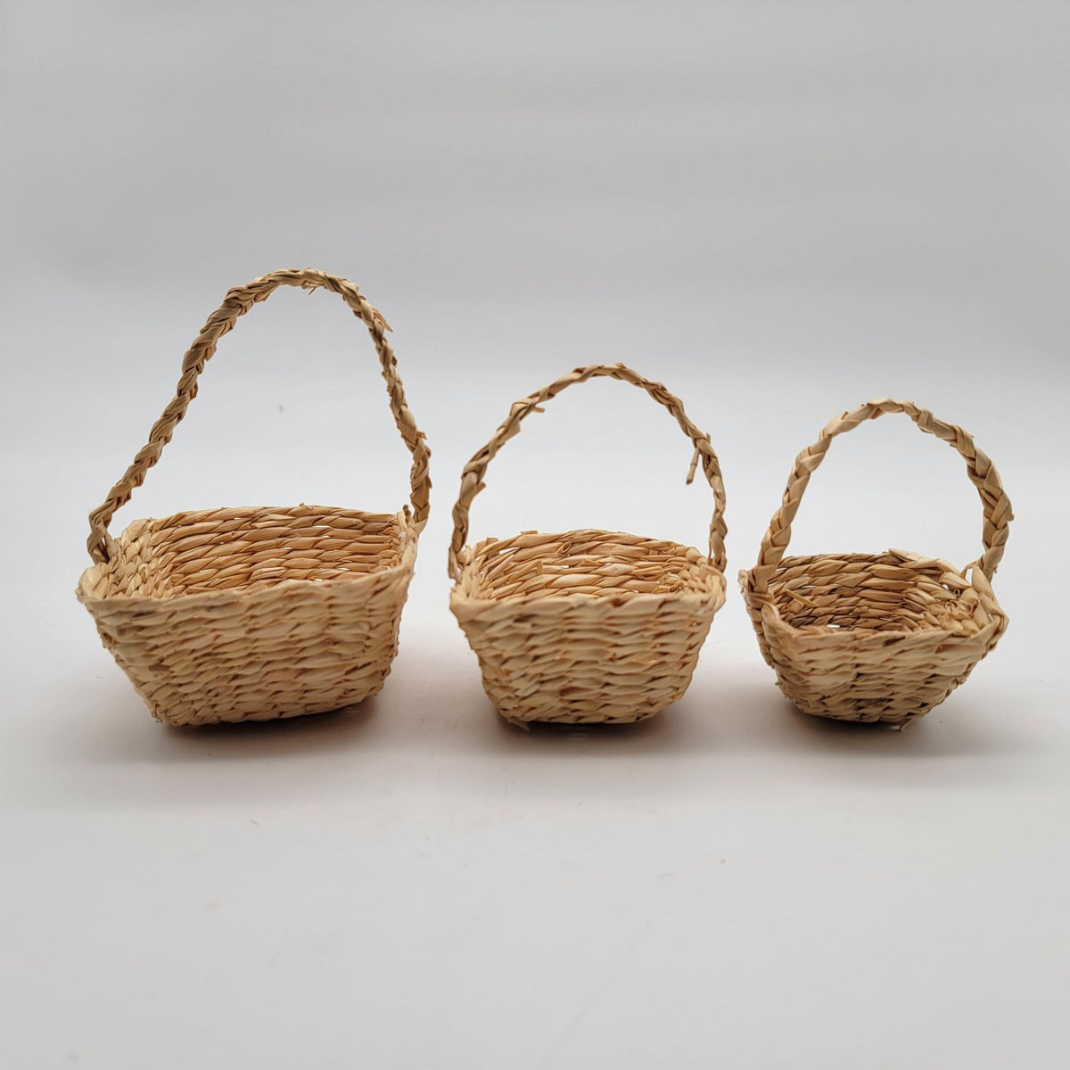 Set Of 3 Nesting Woven Willow Straw Baskets