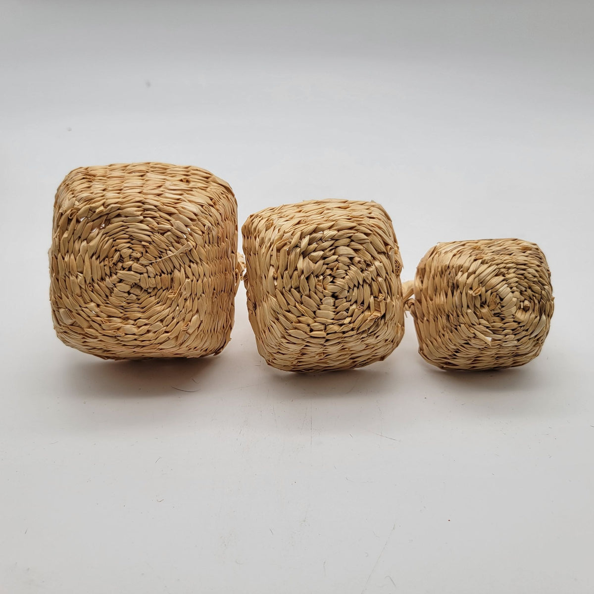 Set Of 3 Nesting Woven Willow Straw Baskets
