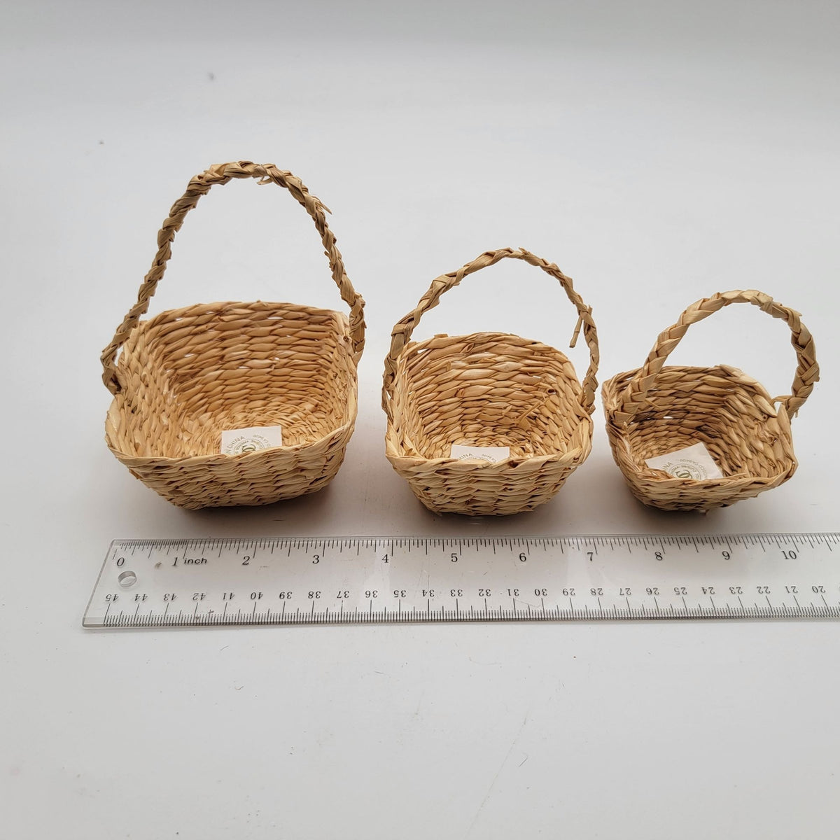 Set Of 3 Nesting Woven Willow Straw Baskets