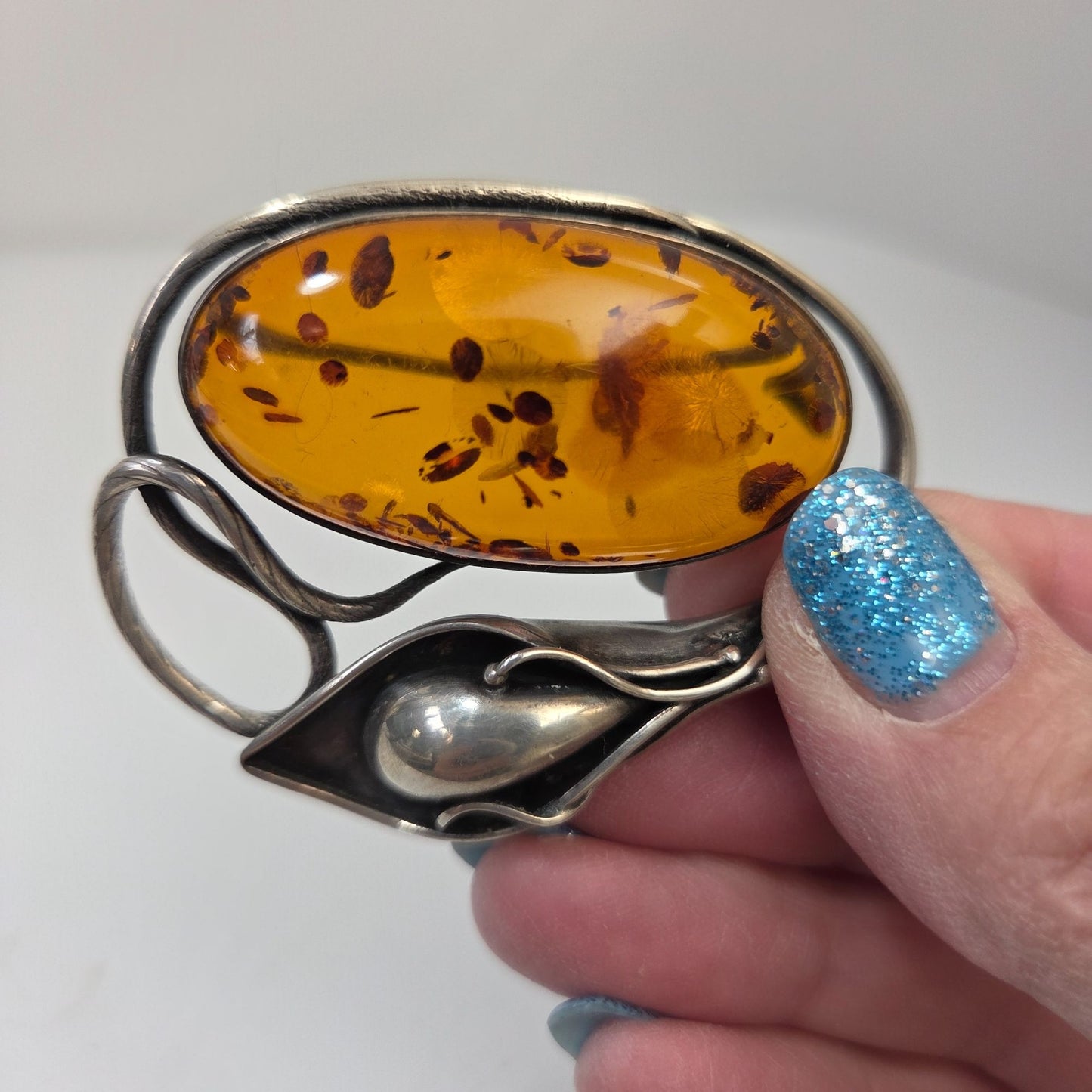 Art Nouveau Sterling Silver Honey Cognac Baltic Amber Calla Lily Brooch