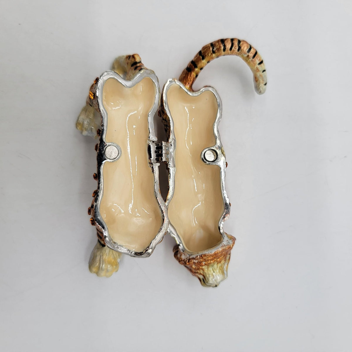 Object DArt Year Of The Tiger Hinged Trinket Box No.226