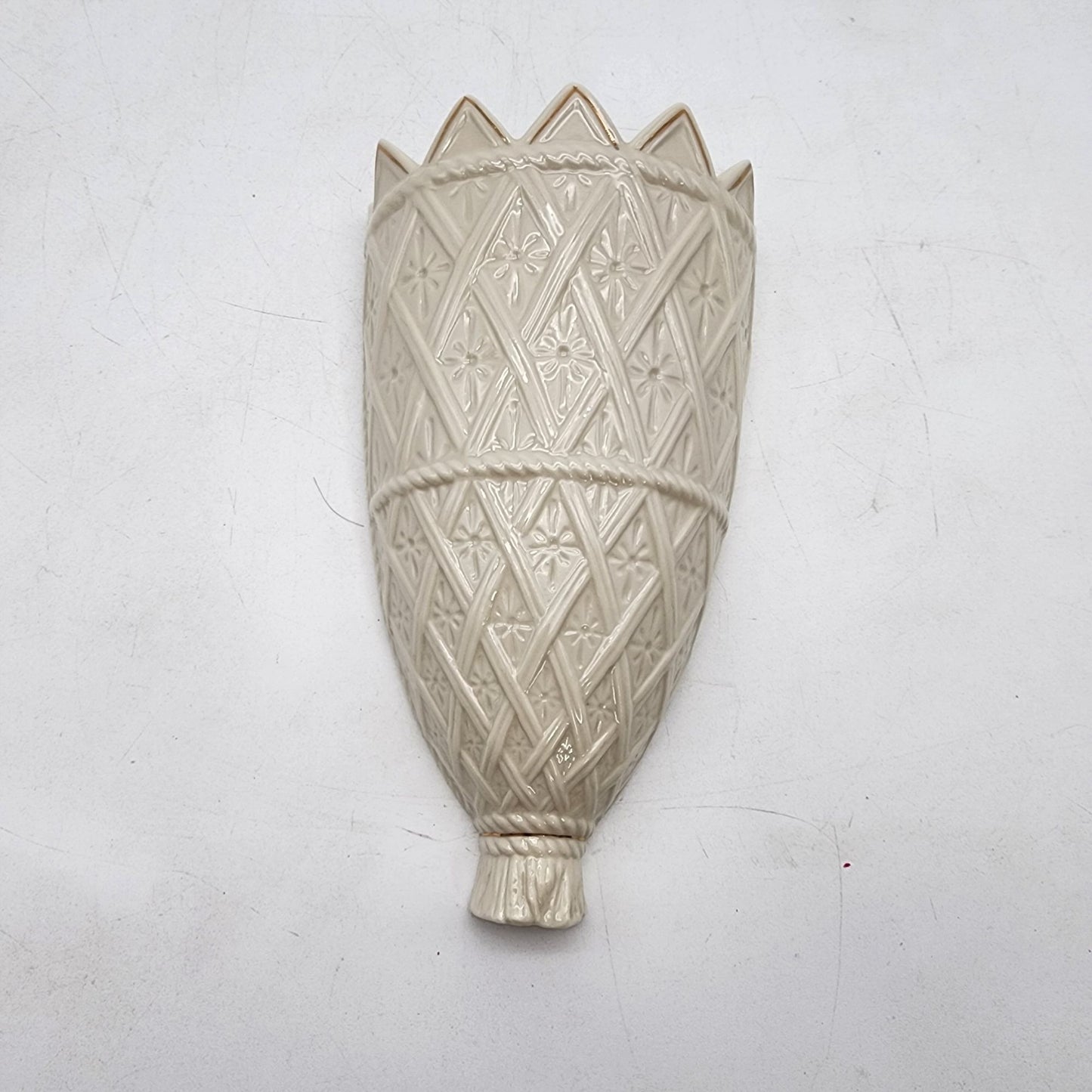 Vintage 1986 Belleek Collectors Club Wall Pocket Vase