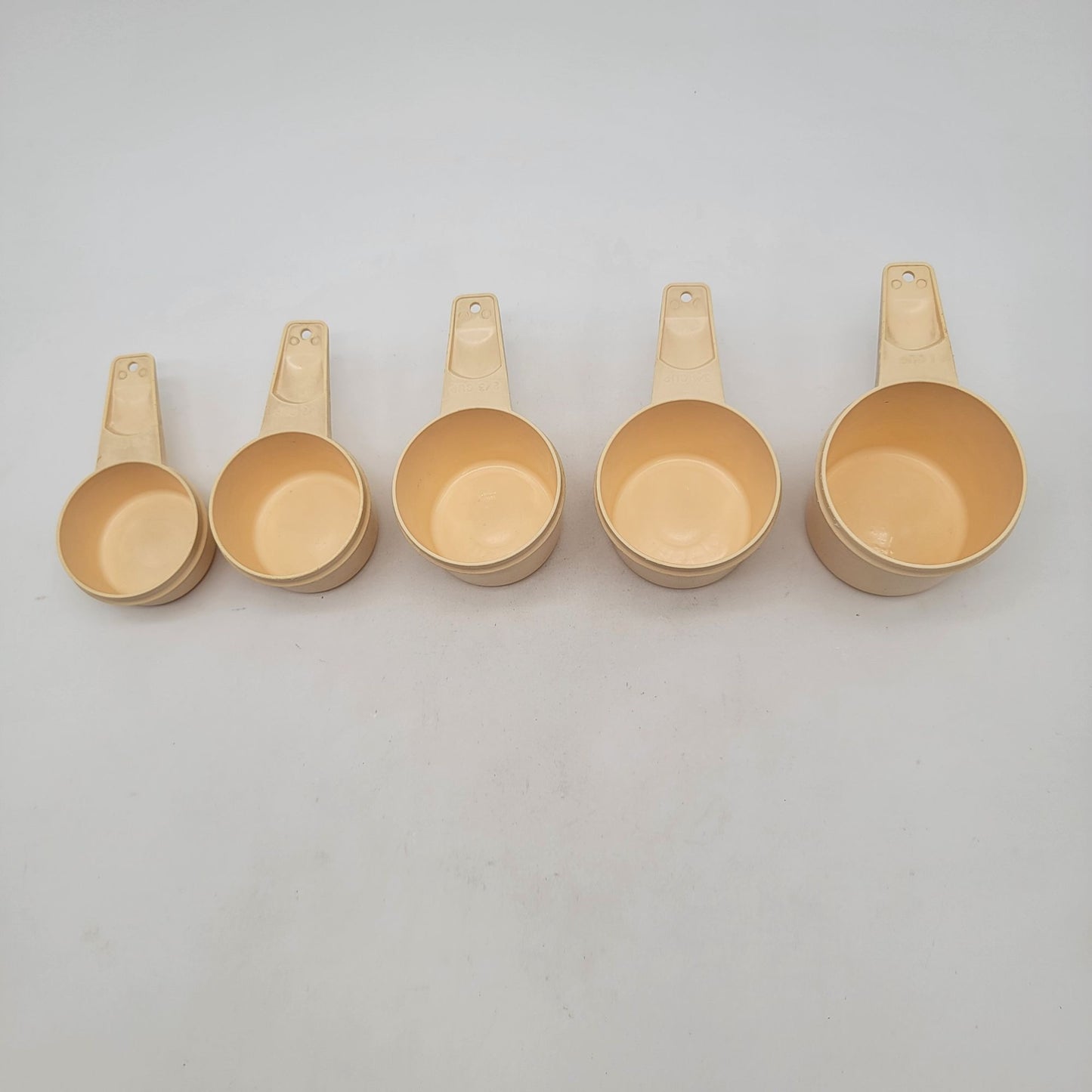 Vintage Tupperware Off White Measuring Cups Set Of 5