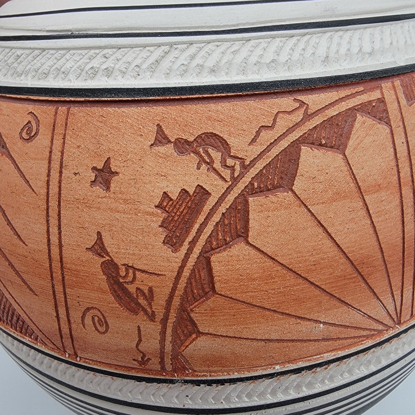 Vintage Navajo Huskeniene Sgraffito Etched Pottery Vase Petroglyph Design
