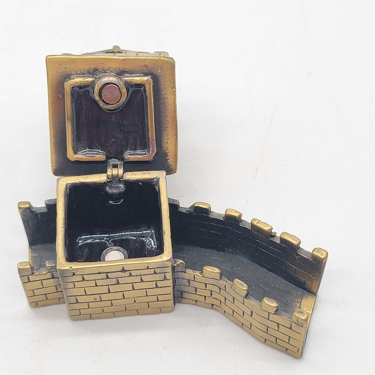 Objet d'art Four Thousand Miles Great Wall of China Trinket Box No. 135