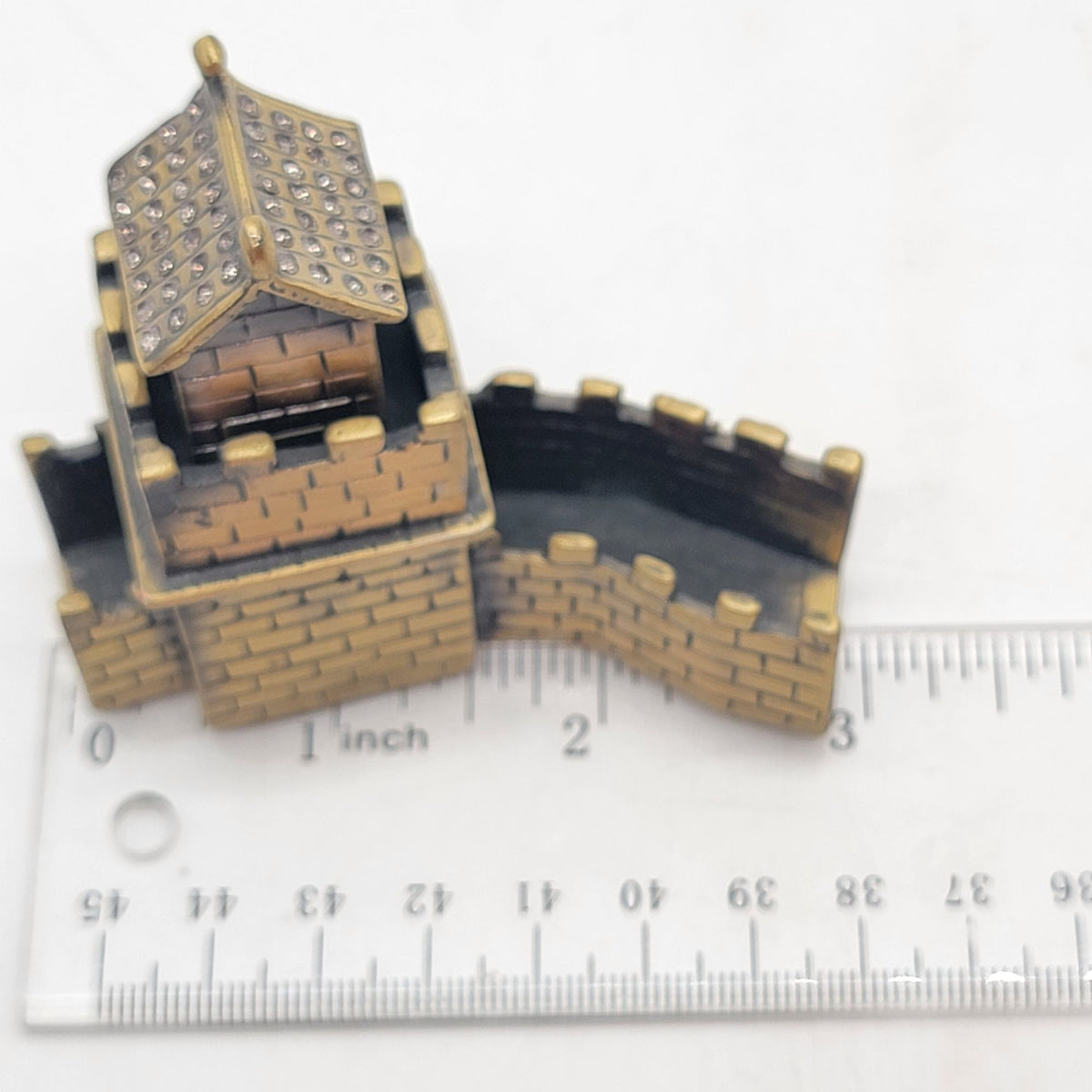 Objet d'art Four Thousand Miles Great Wall of China Trinket Box No. 135